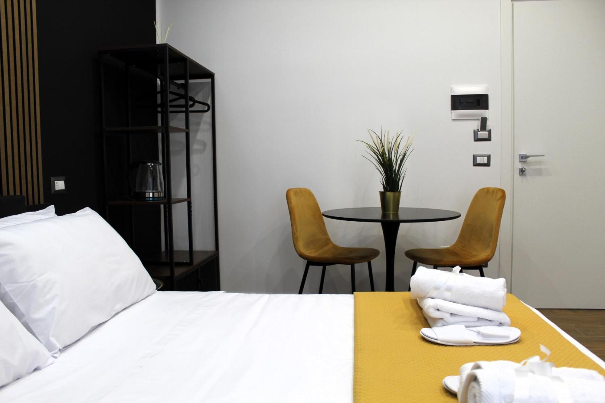Blackwoody Contemporary Rooms - Napoli Centro Storico Exterior foto